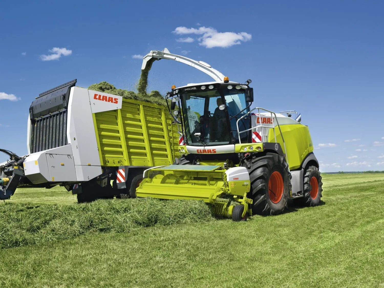 Комбайн машина трактор. CLAAS комбайны и трактора. Комбайн CLAAS Jaguar 900. CLAAS 3300. CLAAS KGAA GMBH трактора.