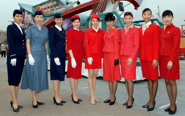 Стюардесса можно после 9 класса. Бортпроводник Cathay Pacific. Cathay Pacific стюардессы. Форма Cathay Pacific. Колледж стюардесс после 9.