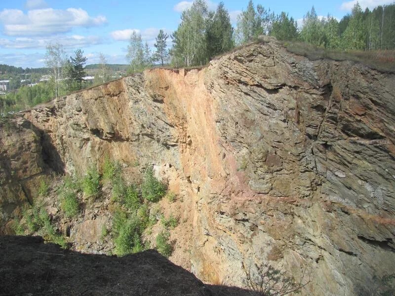 Дегтярск свердловская область купить. Горы Дегтярска. Карьер Дегтярск Свердловская область. Город Дегтярск Свердловской области. Дегтярск гора карьера.