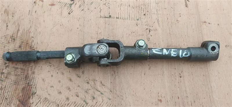 Кардан рулевой тойота авенсис 2005. Рулевой карданчик камри 40. Кардан рулевой toyota corolla. Рулевой карданчик тойота. Рулевой карданчик тойота калдина.