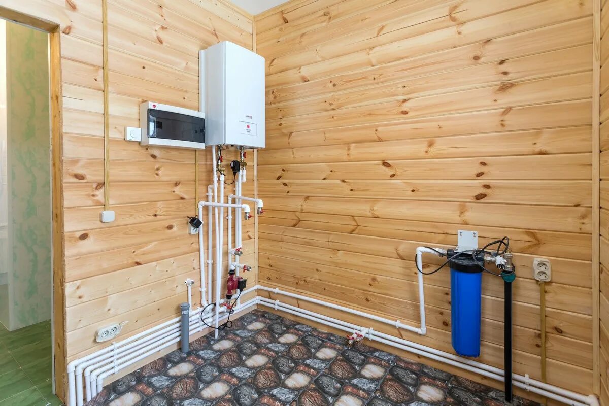 Электрическое отапливаемое. Отопление в деревянном доме. Отопление на даче. Отопление в дачном доме. Водопровод в доме из бруса.