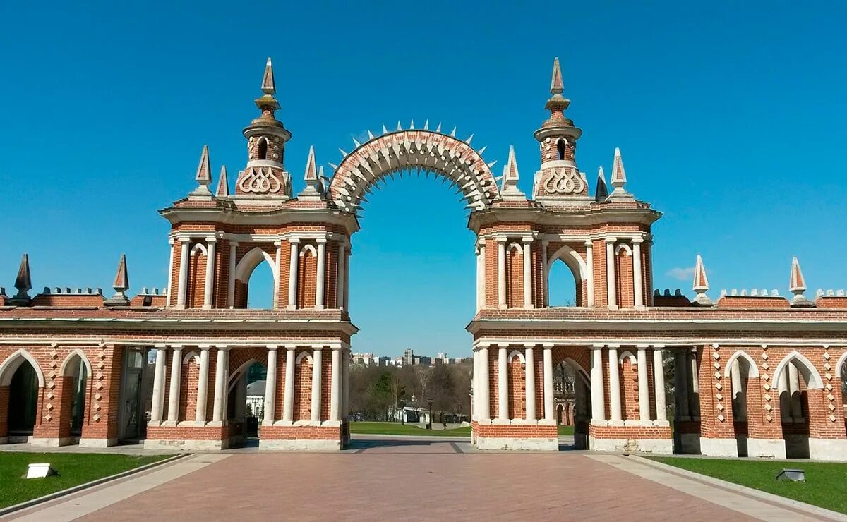 Дворец царицыно в москве. Царицыно (дворцово-парковый ансамбль). Царицынский дворец Баженова. Парковый ансамбль Царицыно. Баженов в. дворец-усадьба Царицыно.