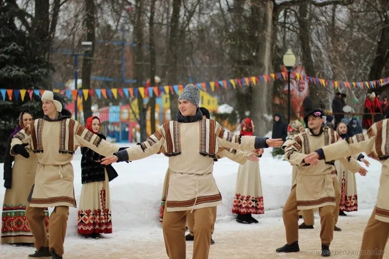 Прошла масленица народные гуляния. Масленица Пенза 2023 парк Белинского. Масленица парк Белинского Пенза. Масленица в парке им Белинского Пенза. Широкая Масленица в парке.