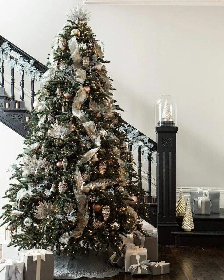 100+ Gorgeous Christmas Tree Ideas Trending In 2022 Gold christmas tree decorati