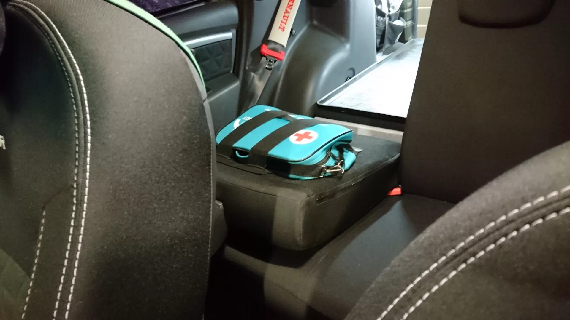Рено Дастер ремень безопасности багажный. Крепежи детское кресло Дастер. Карманы - сумки в багажник Renault Duster (комплект 2шт.).