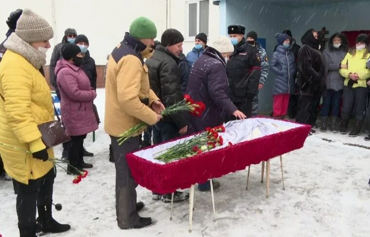 Новости про нижнекамск. В Нижнекамске простились.