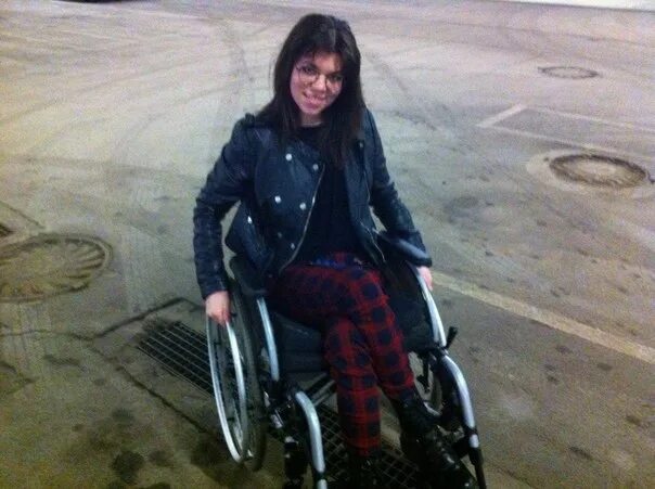 Одинокие женщины инвалиды. Номер телефона девушек инвалидов. Девушка в инвалидной коляске. Анна драгина. Номер телефона девушек инвалидов.