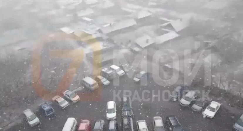Средняя высота снега в красноярске. Красноярск сугробы. Снегопад красноярск. Где в красноярске выпал снег. Снег в красноярске.