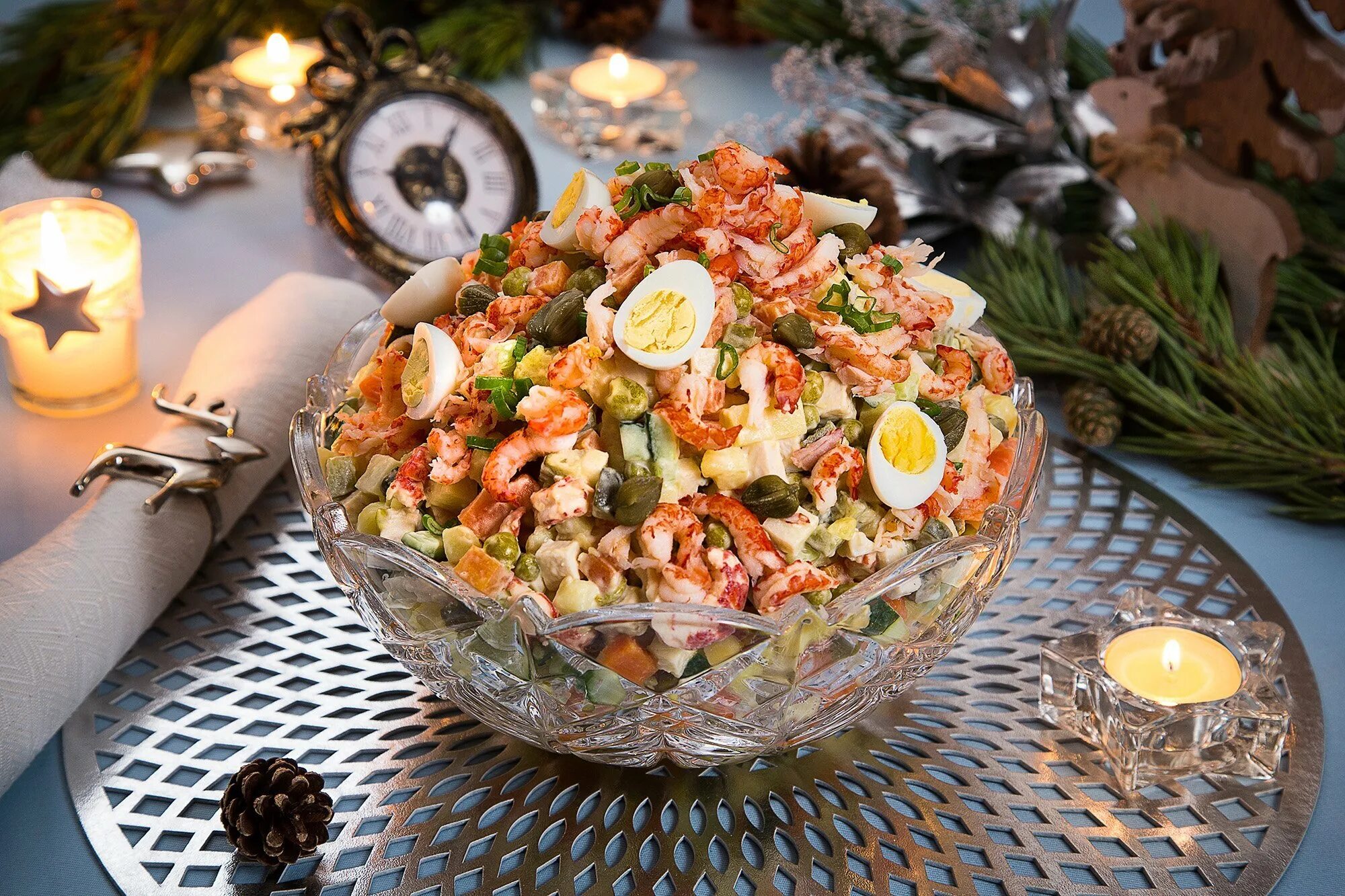салат с раковыми шейками и с креветками. лолло росса на блюде. королевский оливье. салаты от бельковича на новый год. салат от бельковича.