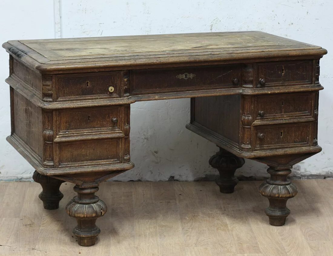 Купить старые классики. Старинный стол. Старинный письменный стол. Антикварный письменный стол. Старинный деревянный стол.