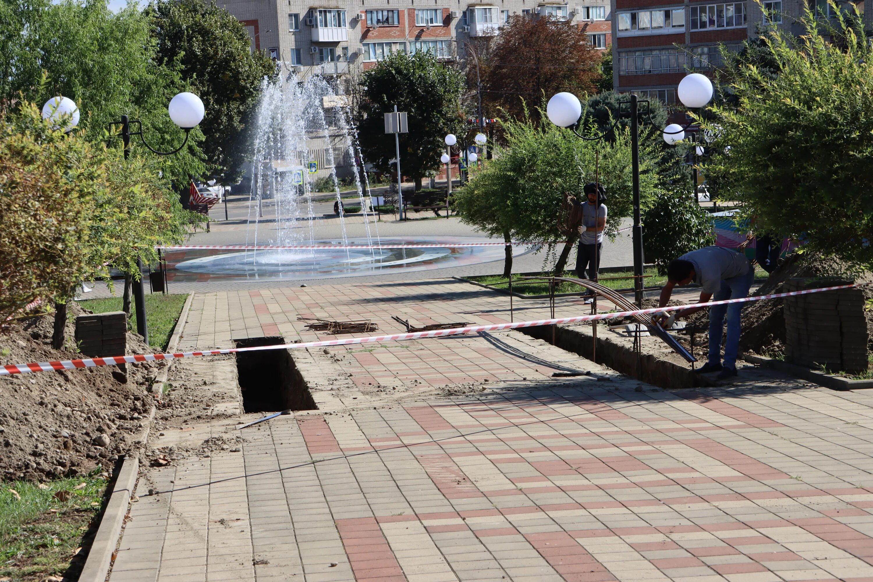 Новый фонтан в усть лабинске. Фонтан в лабинске. У фонтана усть лабинск. У фонтана усть лабинск. У фонтана усть лабинск.