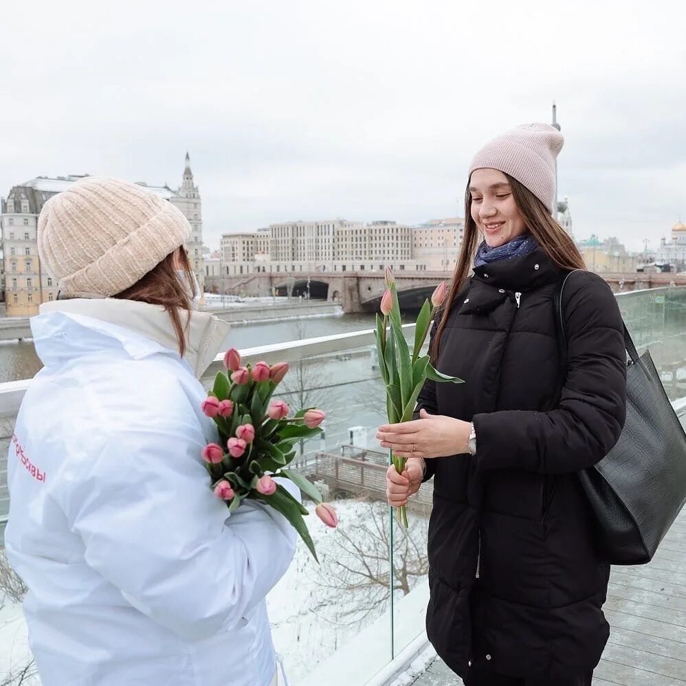 Где в москве дарят цветы