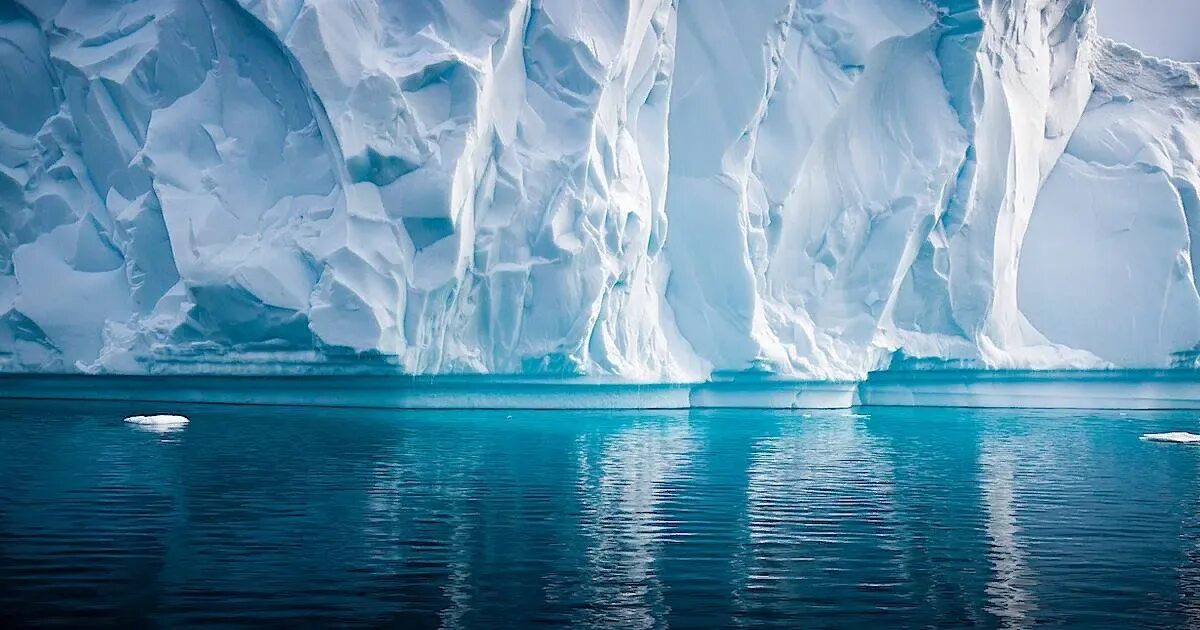 Голубая река в леднике гренландия. Море рисер-ларсена. Море баффина. Водные ледники. Айсберги и ледники гренландии.
