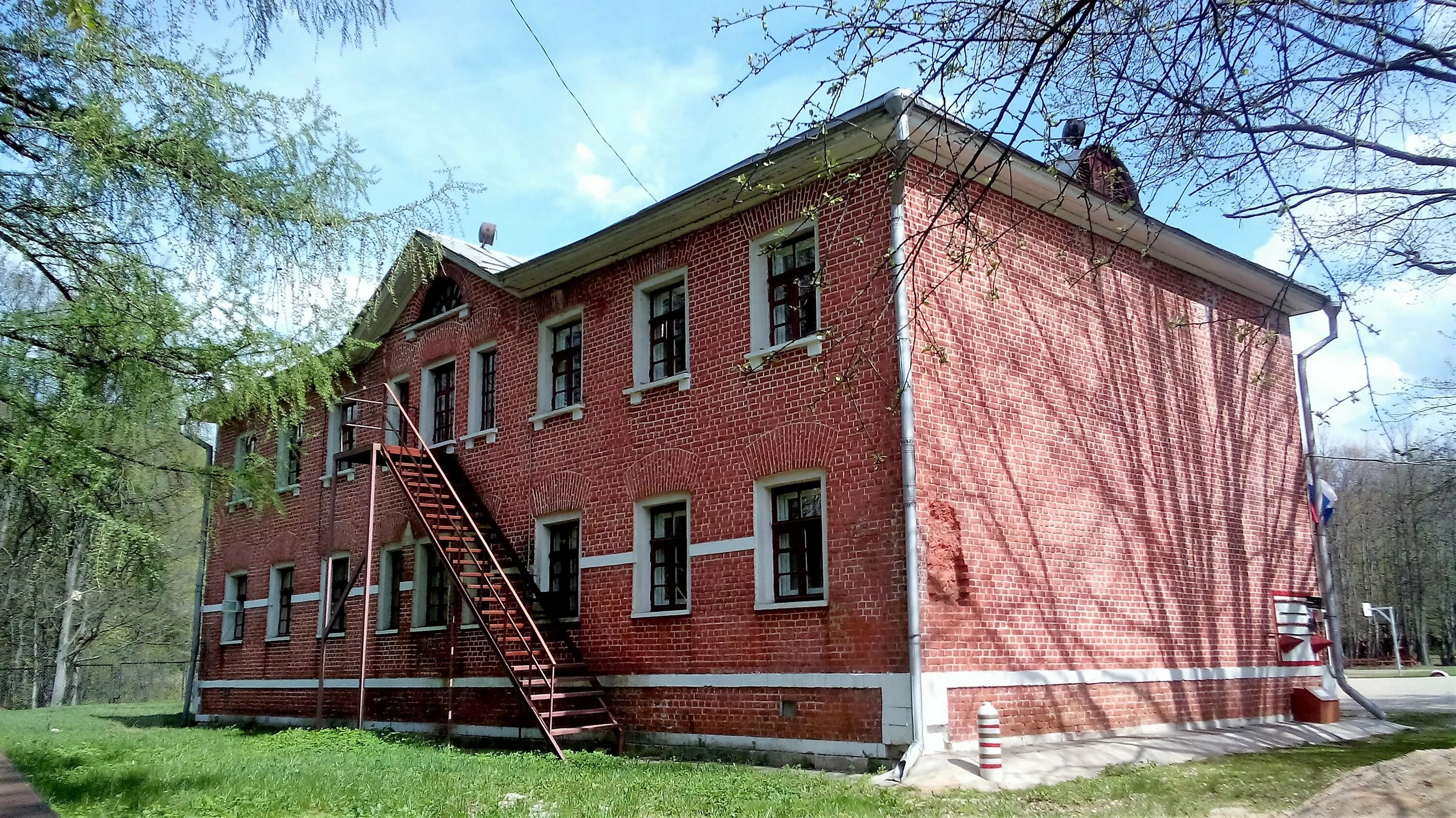 Минишкола в кузьминках сайт. Минишкола в кузьминках сайт. Частная школа в кузьминках в парке. Школа кузьминки москва. Кузьминки частная школа.
