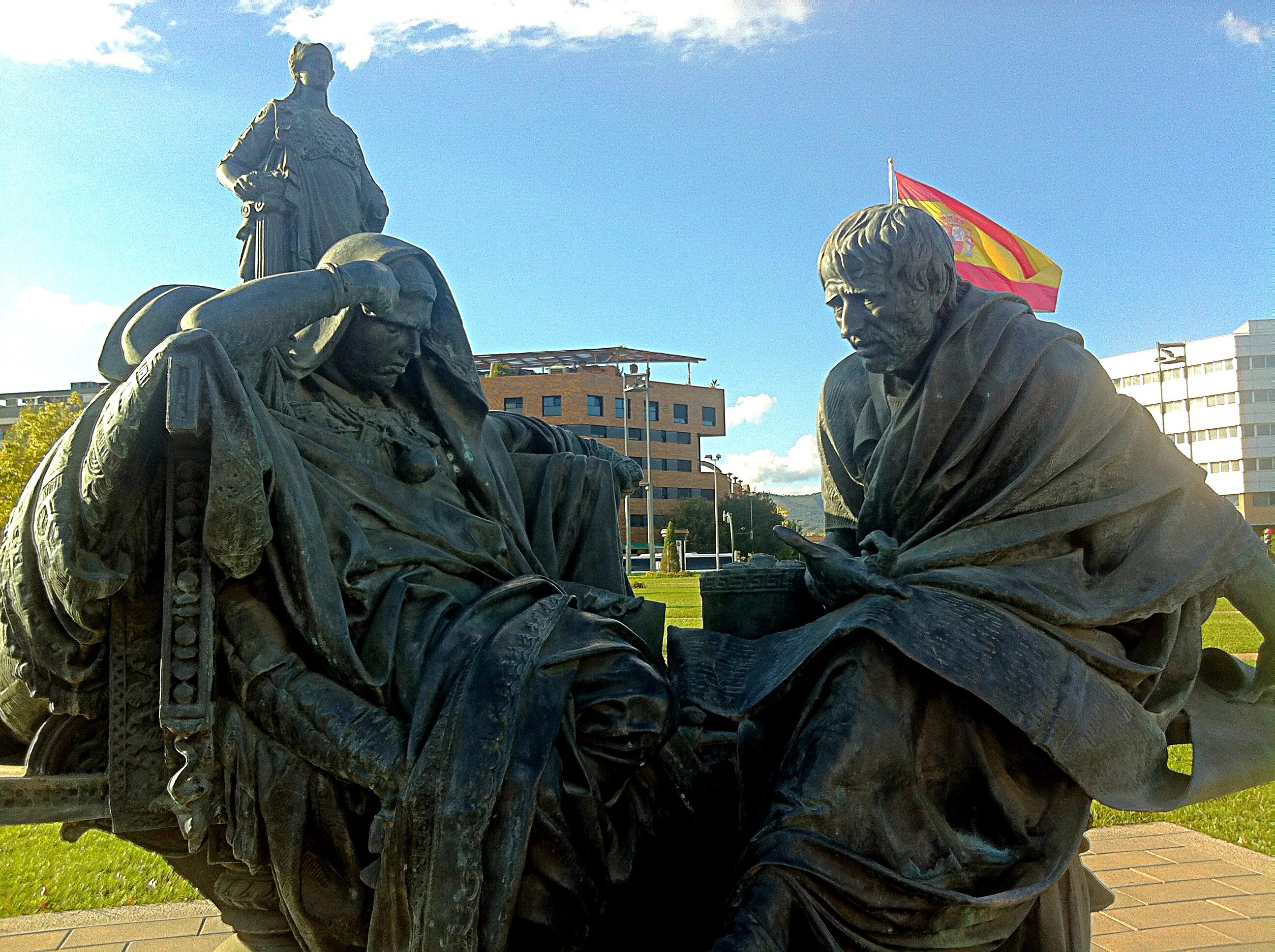 Сообщение о нероне и сенеке. Нерон и сенека памятник в кордове. памятник нерону в испании. медная статуя нерона. памятник сенеке и нерону на корсике.