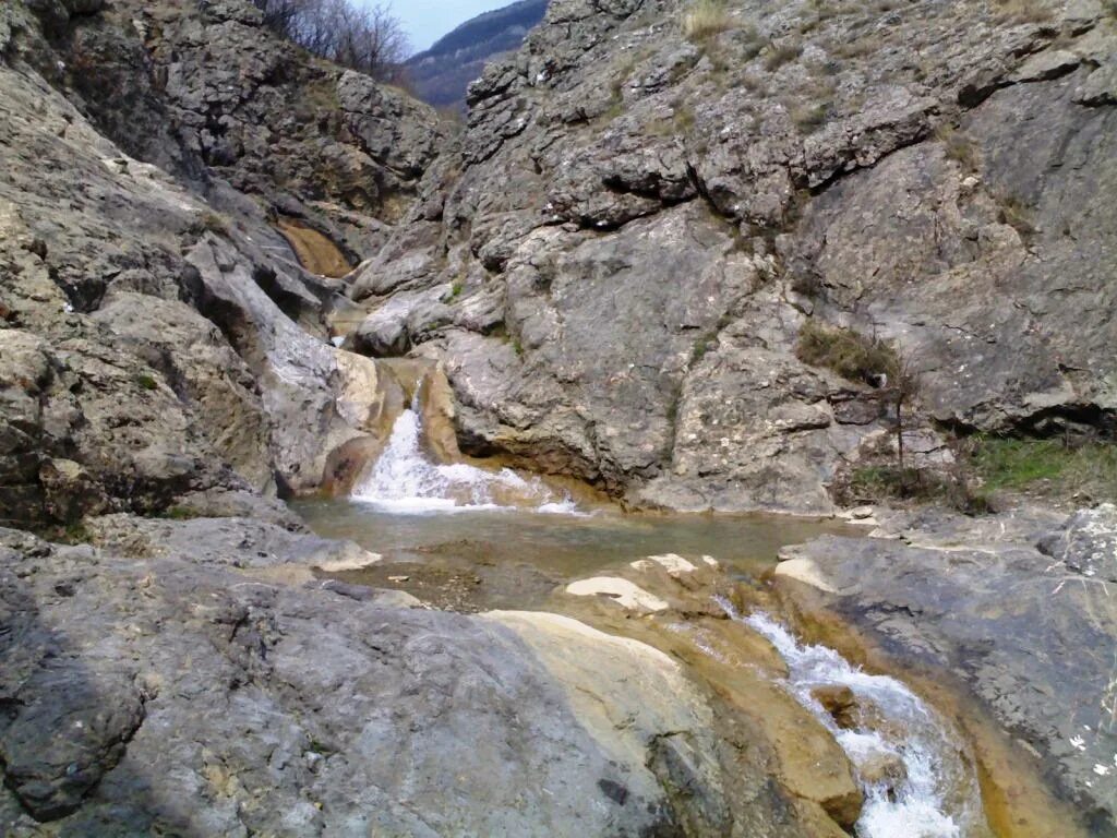 Арпатские водопады. Зеленогорье Арпатские водопады. Каньон реки Арпат. Каньон Арпат Крым. Зеленогорье Крым водопады.