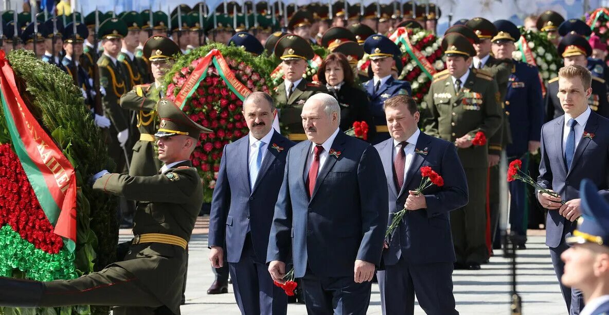 Лукашенко на параде. Лукашенко 9 мая 2021. Лукашенко 9 мая. Парад 9 мая в Минске. 9 мая в минске