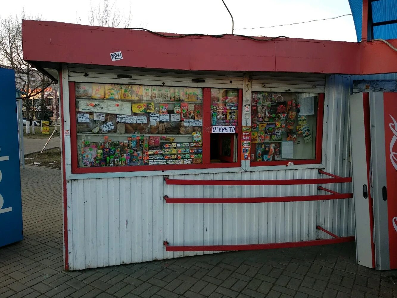 ларек продовольственный. ларек с овощами. открыт киоск. почтовый ларек. открыт киоск.