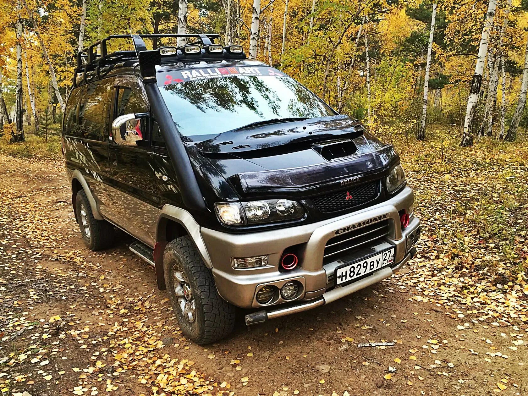 Митсубиси 4х4 купить. Mitsubishi Delica l400. Mitsubishi Delica 4wd. Мицубиси Делика 400. Mitsubishi Delica 4.