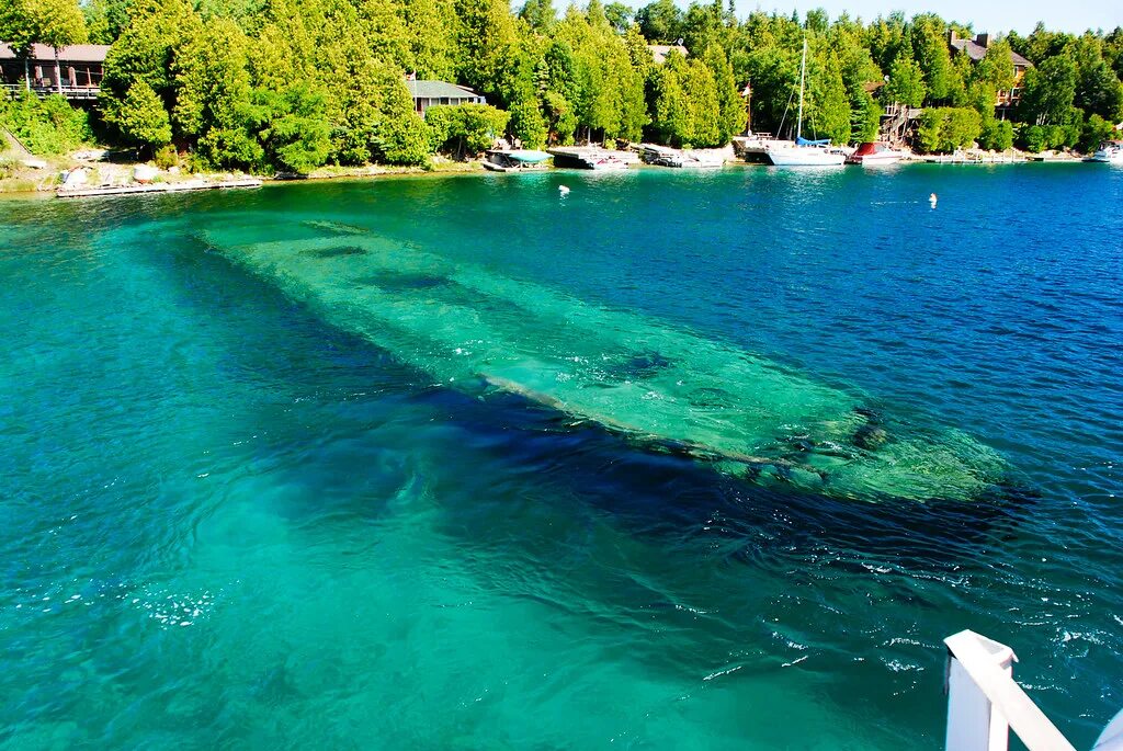 Озеро Гурон в Онтарио. Озеро Гурон Северная Америка. Великие озера Северной Америки Гурон. Затонувшая шхуна Sweepstakes, озеро Гурон, Канада.. Самое большое озеро в великих озерах