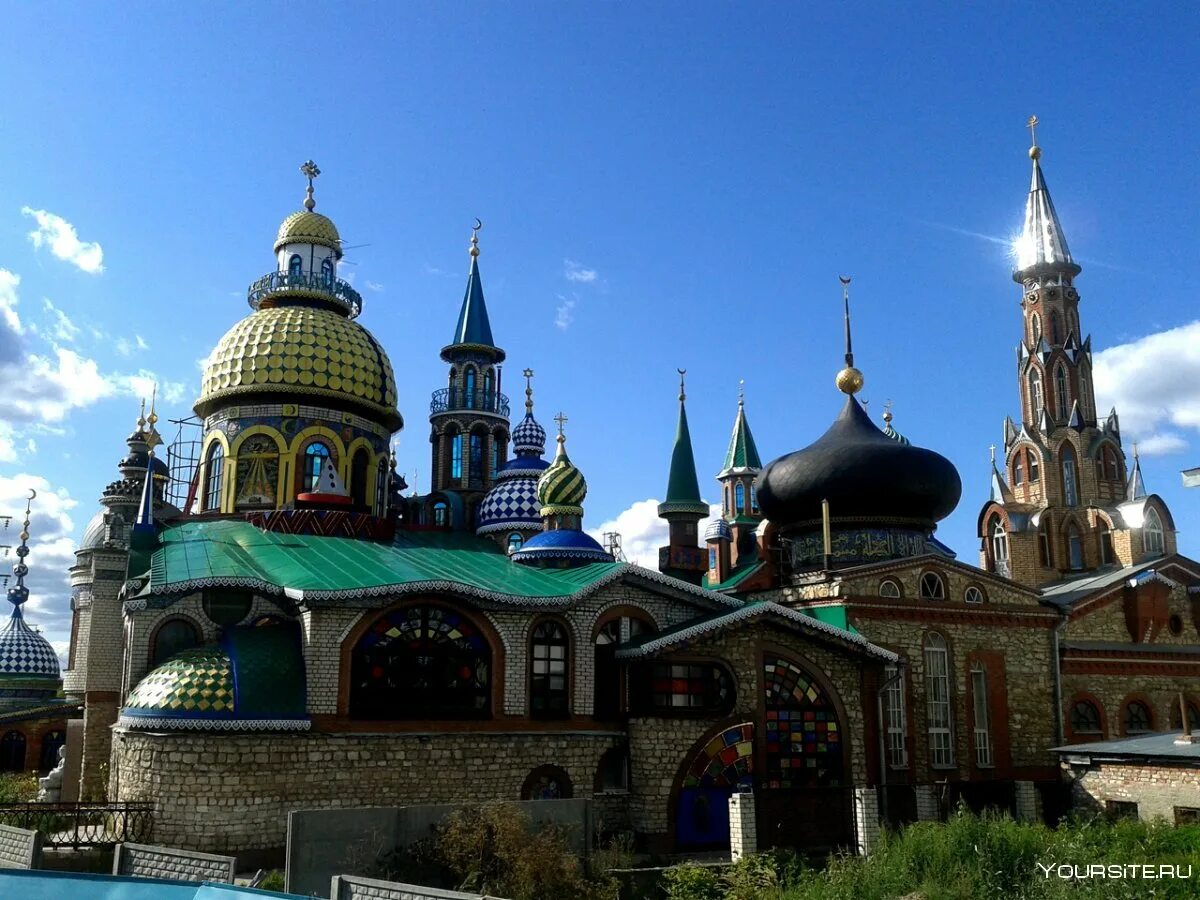 Кремлевская набережная в казане. Центральная елка в казани. Достопримечательности казани 2023. Казант. Казань доспромичательности.