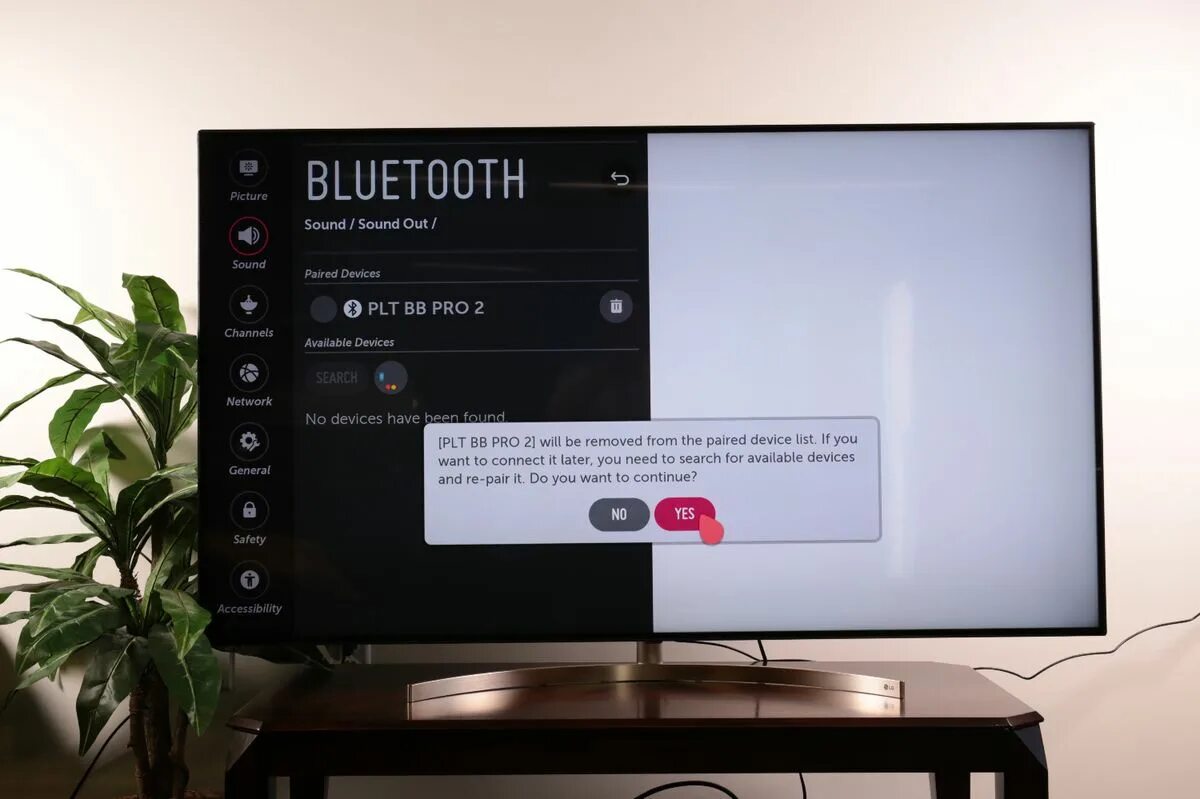 Телевизор хаер блютуз. LG смарт ТВ Bluetooth. Блютуз для телевизора LG Smart TV. Самсунг смарт ТВ блютуз. Bluetooth модуль для ТВ LG uk7550pla.