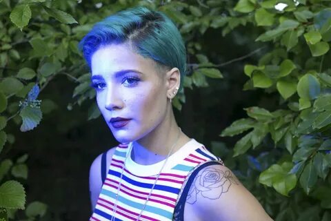 Halsey слушать