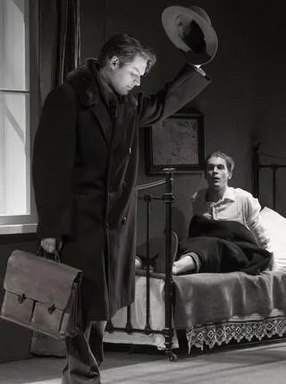 Спектакль записки покойника. Спектакль записки покойника. Иван янковский в студии театрального искусства. Театр женовача записки покойника. Театр студия станиславского.