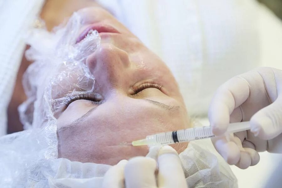 анестезия при перманентном макияже бровей. методы проводниковой анестезии на челюстно-лицевой области. анестезия для косметологов. плазмолифтинг для лица. пластичсекаяо перация.