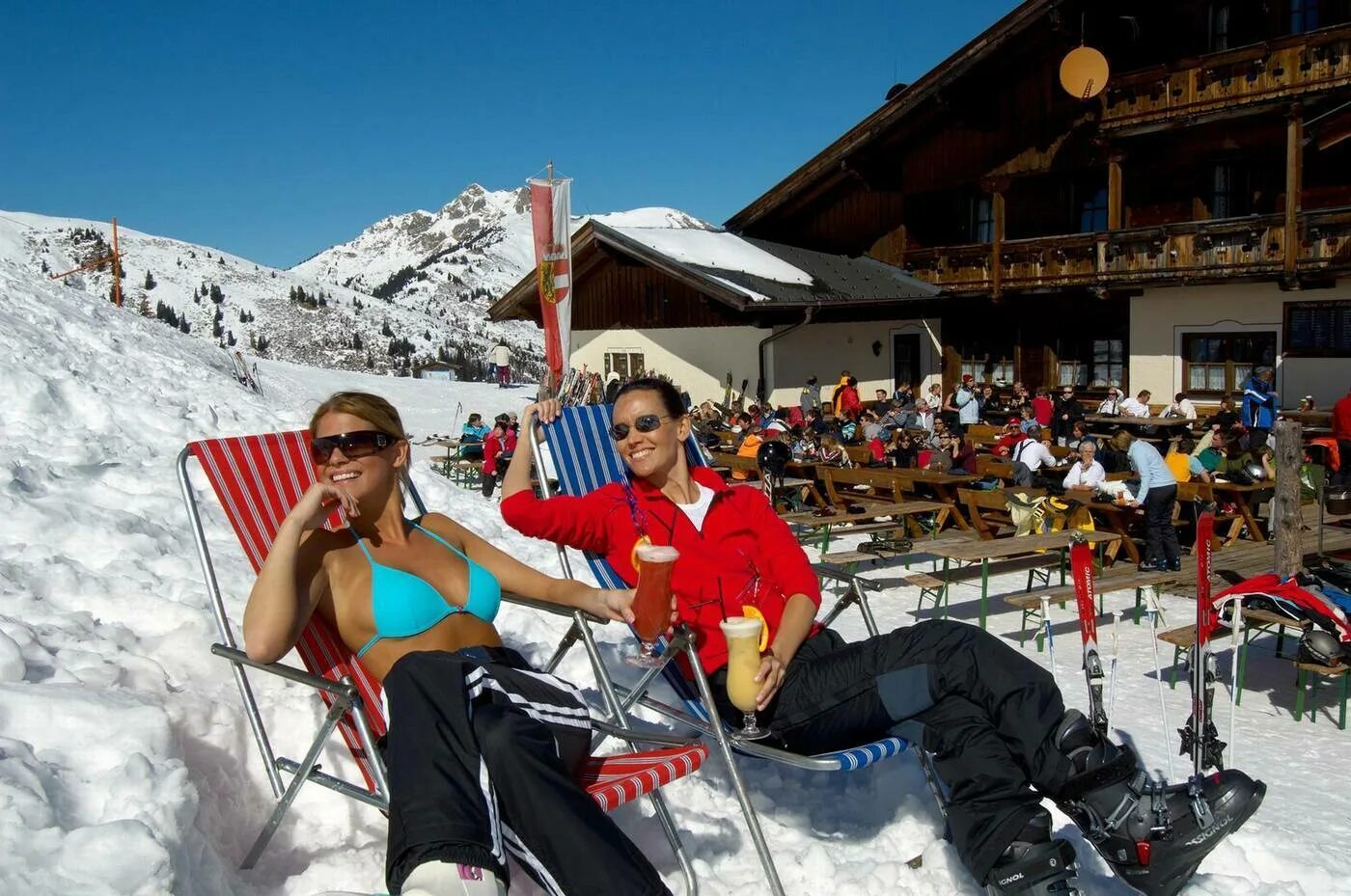 Выбор горнолыжного курорта. Майрхофен apres Ski Австрия. Apres Ski красная Поляна. Красная Поляна, бар apres Ski. Отель в Швейцарии apres Ski.