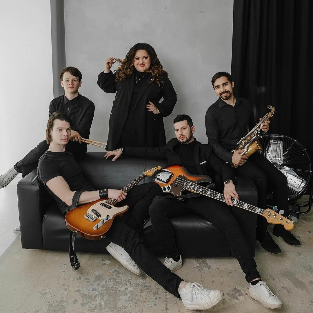 Как быть кавер. Как быть кавер. Фотосессия музыкальной группы. Кавер группа меркурий. Кавер группа бархат бэнд воронеж.