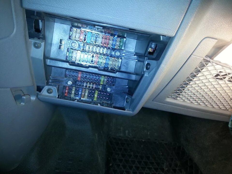 Замена Салонного фильтра. - Volkswagen Transporter T5, 2,5 л, 2008 года плановое