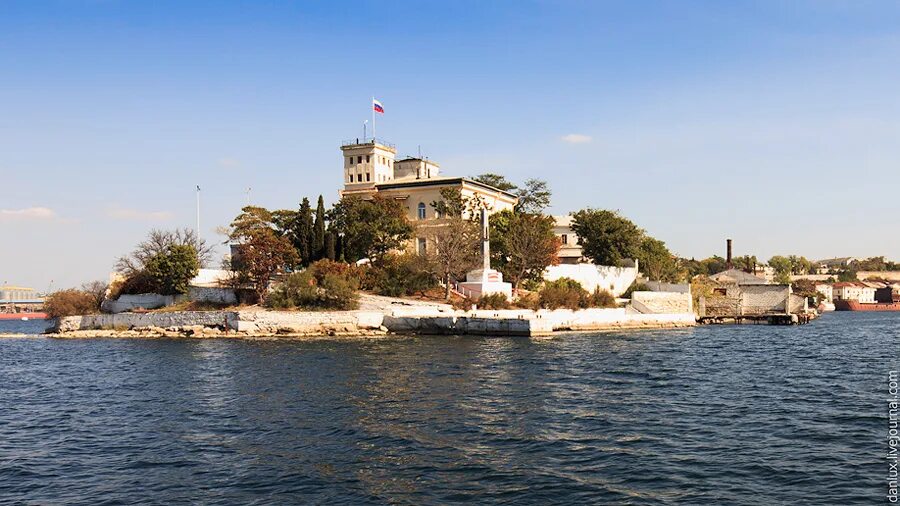 севастополь бухта новости. бухта куриная севастополя. сухарная бухта севастополь. стрелецкая бухта рыбацкий причал.