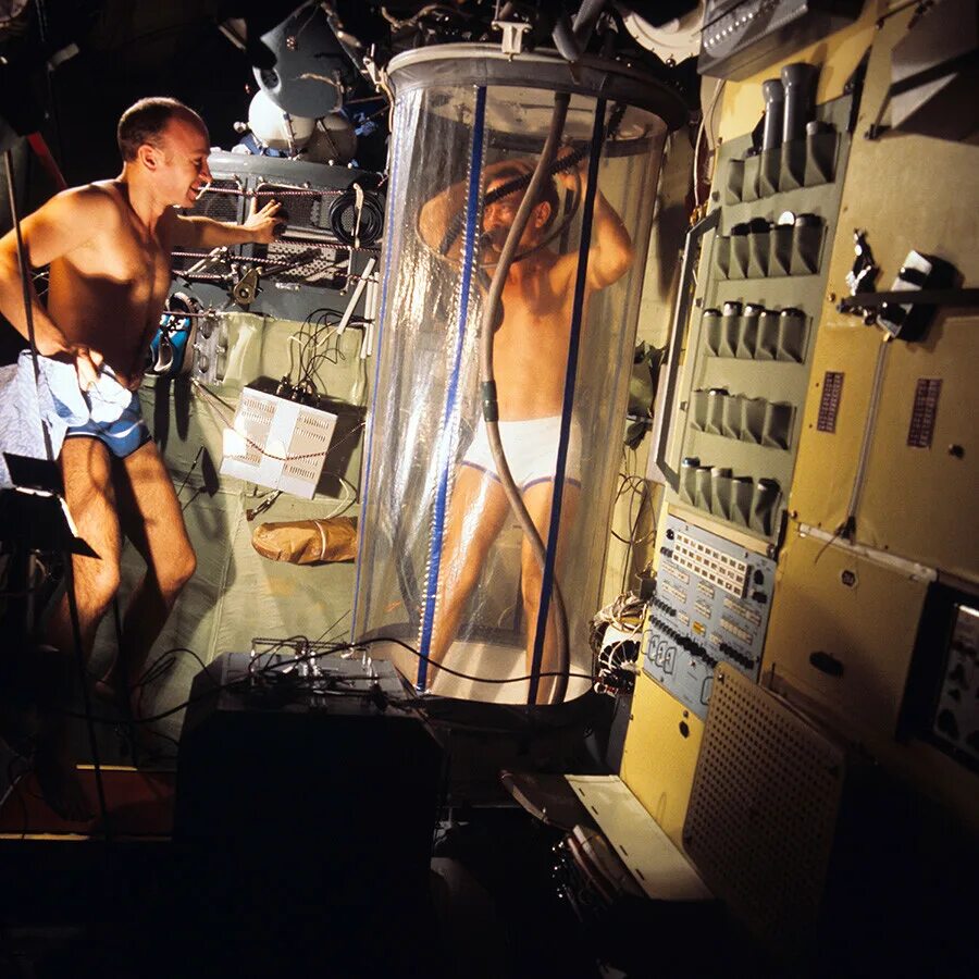 Включи станцию души. Экипаж станции салют 7. Спасатели салют 7. Салют 7 космонавт.