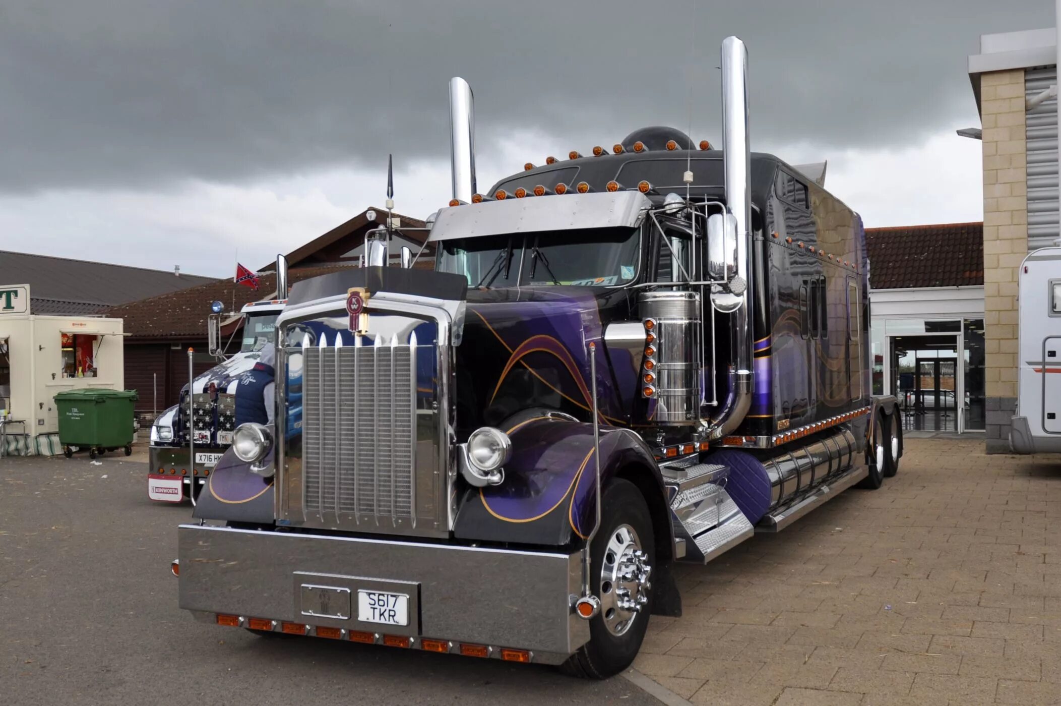 Грузовики тягачи петербилт. Американские траки кенворт. Сколько траков в сша. Интернешенал лоунстар. Сколько траков в сша.