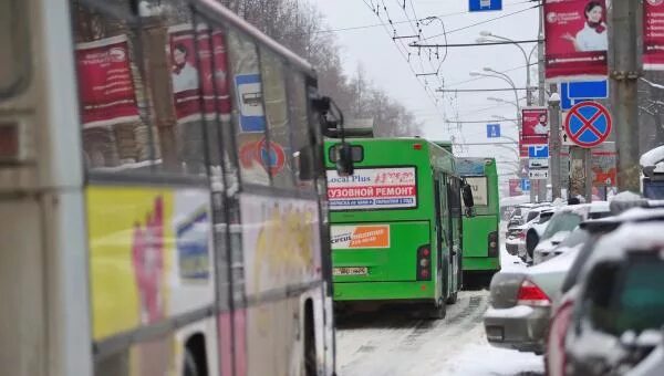 Цирк автобусы пермь. Автобусы Саратова. Саратов автобус 284. 53 Автобус Саратов. Мерседес 53 автобус.