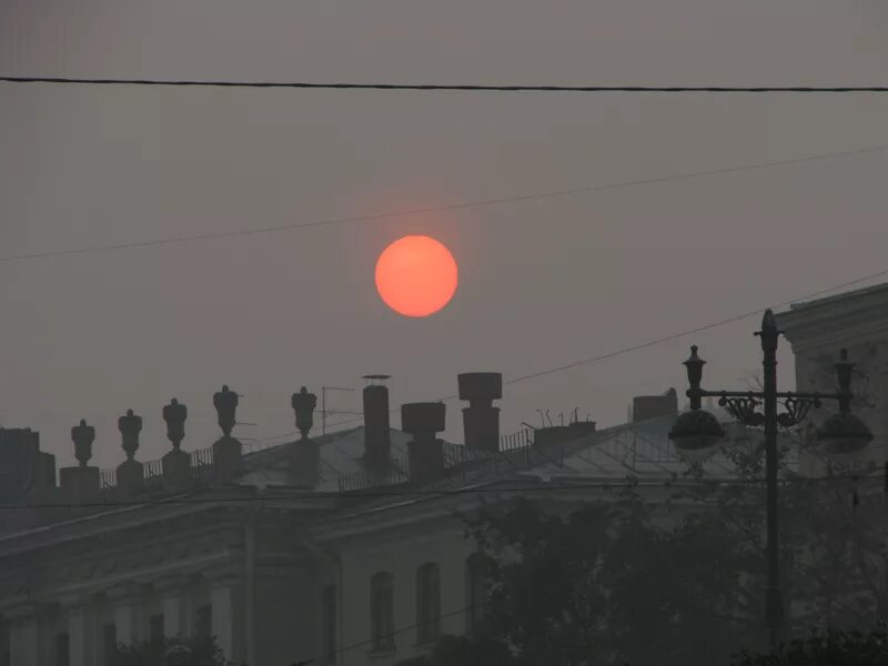 почему сегодня солнце. красное солнце сейчас.