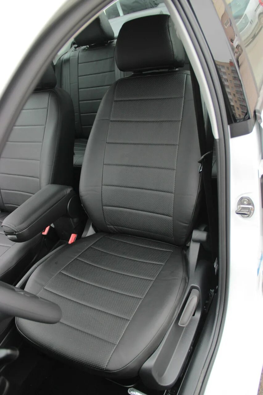 Чехлы кожаные автомобильные лада веста седан. Чехлы из экокожи лада веста. Экокожа рязань. Белый + черный. Чехлы на уаз патриот экокожа.