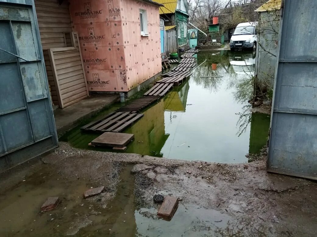 Затопление Астрахани. Затопленный дом. Потоп в Астрахани. Астраханская затопило.