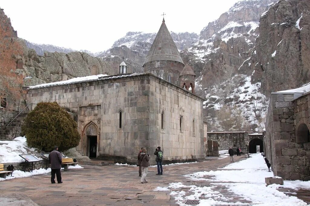 Озеро севан армения. Монастырь хор вирап в марте. Армения горы в марте. Армения в марте. Татев в марте.