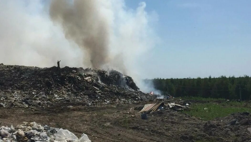 Татарстан полигон. Мусорный полигон орел. пожар на мусорке казань. дегазация мусорного полигона факелом. в орле загорелся полигон тбо на итальянской.