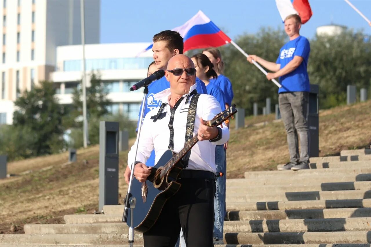 Песня дениса майданова флаг государства. Концерт Майданова. Майданов в Чебоксарах.