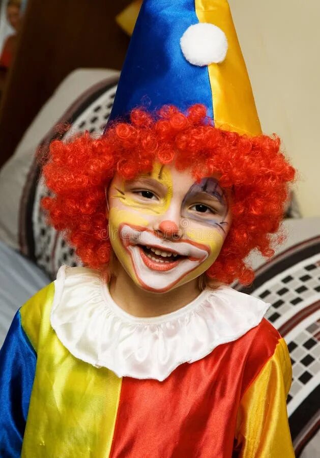 Клоун на утреннике. Грим клоуна. Макияж клоуна для детей. Грим клоуна для детей. Аквагрим клоун.