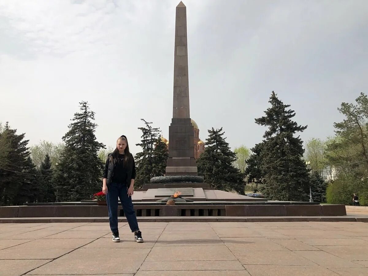 Площадь павших борцов 1. Вечный огонь на площади павших борцов волгоград. площадь павших борцов волгоград. вечный огонь. площадь героев волгоград.