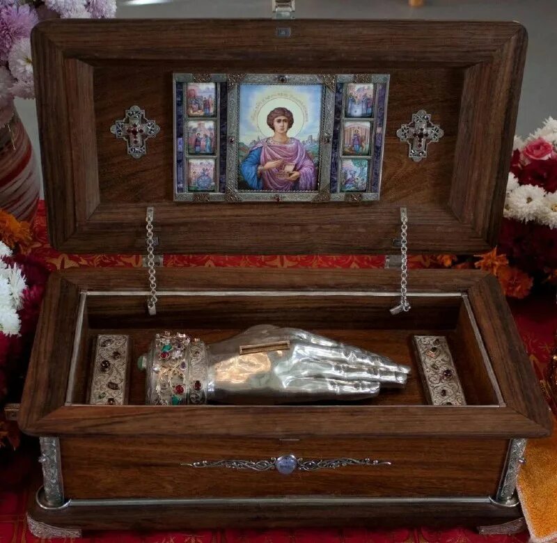 миллерово храм святого пантелеймона. мощи св пантелеймона афон. пантелеймон целитель мощи афон. мощи святого пантелеймона. мощи св пантелеймона афон.