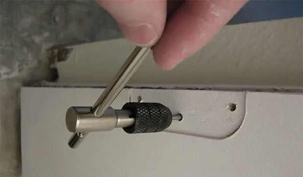 plumbing - How can I unscrew the faucet nuts in the tight space behind my sink b