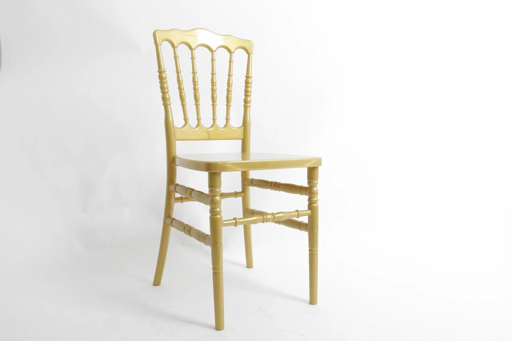 Золотистый стул. Стул Napoleon. Золотой стул. Стул Голден. Стулья с золотыми ножками.