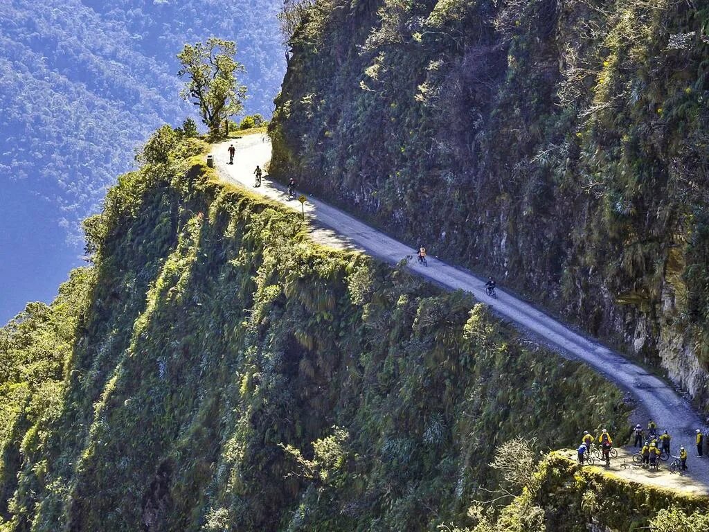 World most dangerous. Дорога Юнгас в Боливии. Северная Юнгас роуд, Боливия. Дорога смерти Юнгас. Дорога смерти Юнгас в Боливии.