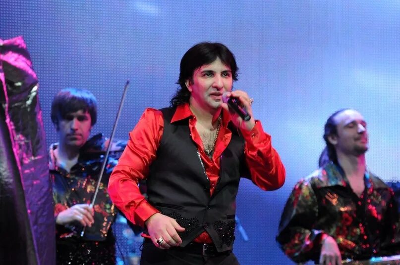 Певец цыганских песен. Певец цыган марцинкевич. Марцинкевич и группа кабриолет. Петро чорний цыган. Певец цыганских песен.