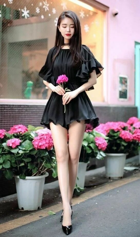 Красивые девушки кореянки. Корейские юбки. Кореянки в коротких юбочках. Корейки мини юбках. Гольфы и мини юбка.